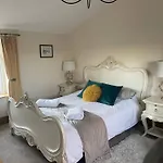 Holiday home Country Hot Tub With Gazebo Peaceful