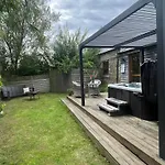 Country Hot Tub With Gazebo Peaceful * Otley (West Yorkshire)