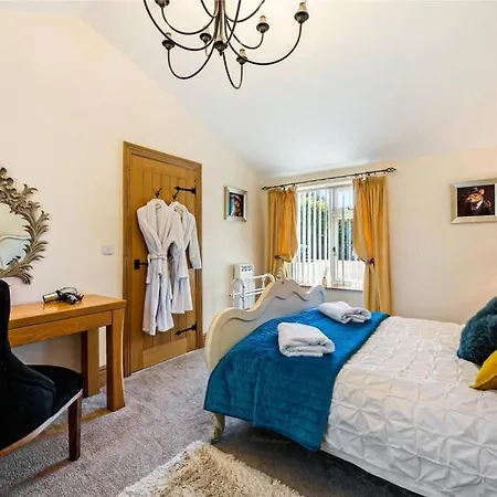 Country Hot Tub With Gazebo Peaceful * Fewston