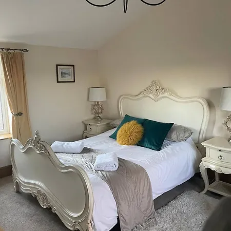 펜션 Country Hot Tub With Gazebo Peaceful