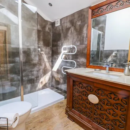 펜션 Country Hot Tub With Gazebo Peaceful