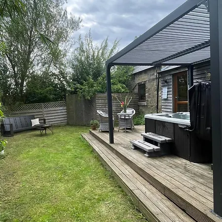 Country Hot Tub With Gazebo Peaceful * 奥特利